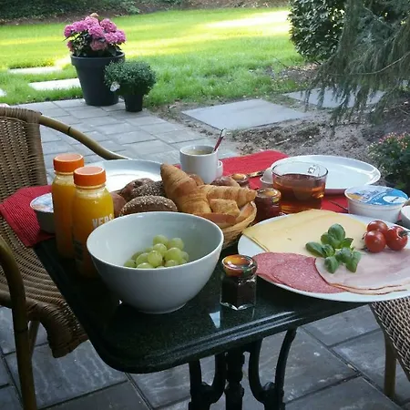 Aan De Bosrand Hoenderloo Bed & Breakfast *